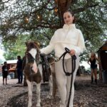 Dascha Polanco Instagram - Jump on it ! 😏 A cozy scuba sweatshirt layer while It gets brisk at the farm. PSA: No Ponies were hurt just watched them eat baby pumpkins. @caliafitness #ichoosewhatfits #CALIAPartner