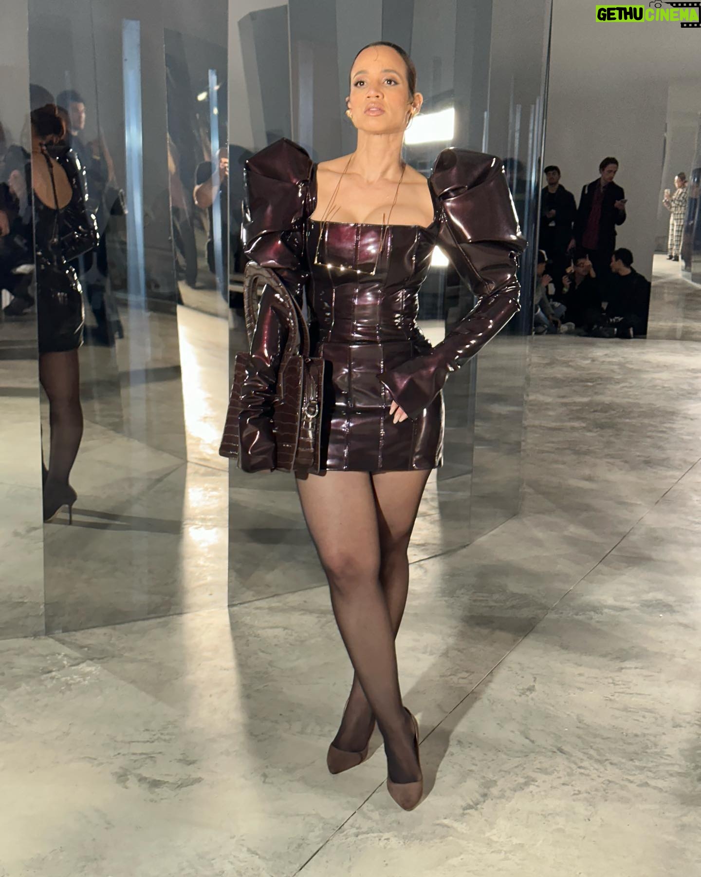 Dascha Polanco Instagram - Siempre calle y elegante. #nyfw #ismellgood