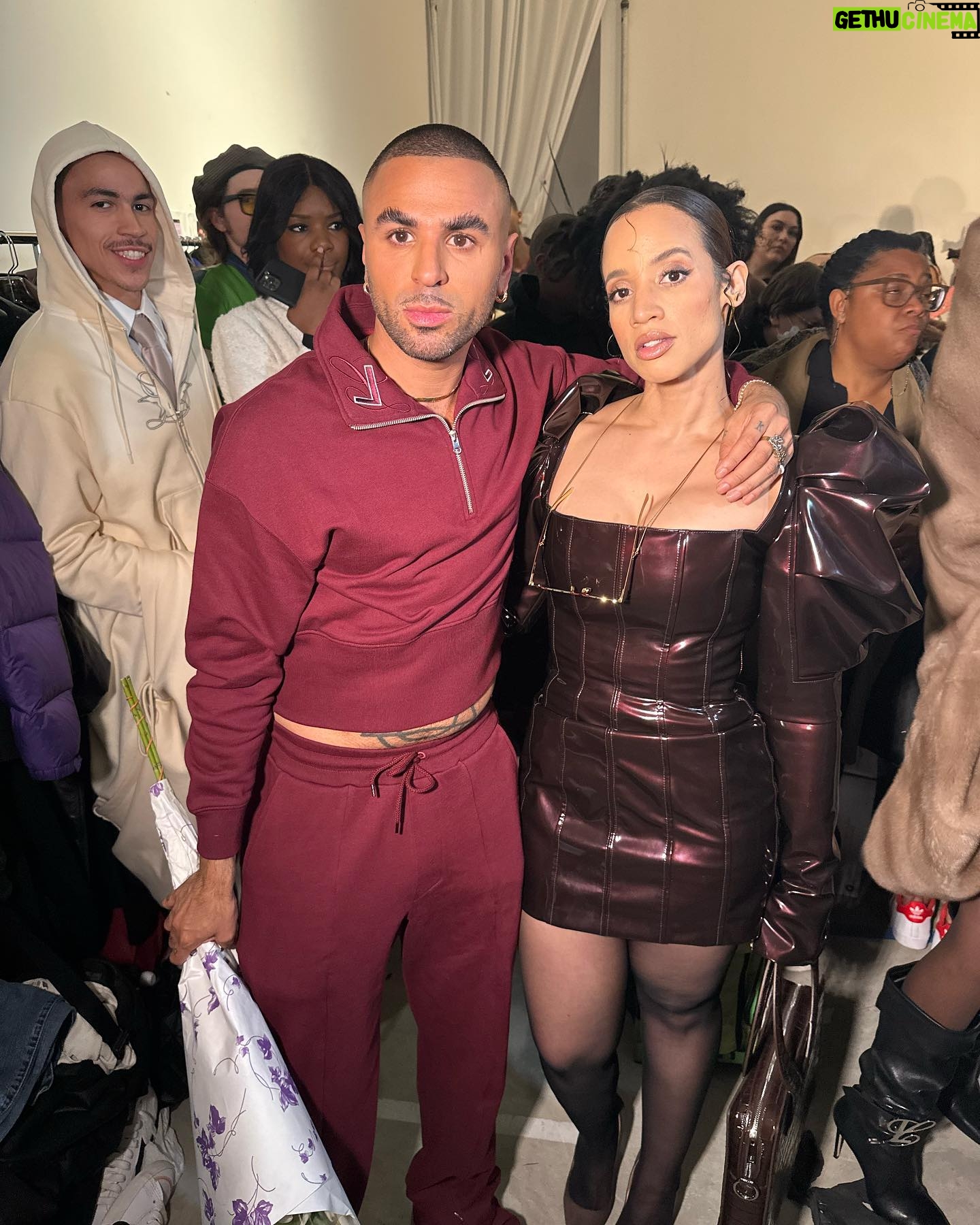 Dascha Polanco Instagram - Siempre calle y elegante. #nyfw #ismellgood