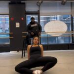 Dascha Polanco Instagram - I’m gonna get stronger you watch. This is a challenge I’m willing to embark on, and who better than @wadebryant_ ! A lil discomfort, and pushing thru with my breathing all in order to reach my goal. Happy Sunday 💕 #ismellgood Bueno a ponerse fuerte y flexible! Solo mantenerme consistente y seguir hasta llegar a mi meta! Feliz Domingo💕.