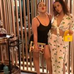 Dascha Polanco Instagram - When life gives you lemons you can go make juice but I rather show out … yellow mellow. #ismellgood @carolnunez__ #bestie 💛 #imgonnarockmyfriz