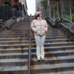 Dascha Polanco Instagram - I feel most powerful when I’m multitasking in comfort and functionality my darlings, but I need warmth and a touch of dash. So here is one of my extra cozy looks in a winter neutral palette from CALIA! @caliafitness #CALIApartner