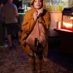 Dascha Polanco Instagram - Trying new things like making some s’mores, taking hay rides and keeping warm in this Quilted liner coat in both colors is a must. I am that girl that wants options…And I got both 😌. @caliafitness #ichoosewhatfits #CaliaPartner