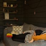 Dasha Astafieva Instagram – Перші Карпати білого вовчиська🩶🤍🩶
Дякуємо @black_black_house за  завжди найкращий відпочинок❤️