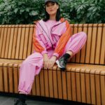 Dasha Astafieva Instagram - Бути собою… Це відчувати спокій та впевненість у своїх діях. Це робити те, що відгукується серцем. Це дозволяти собі розкіш проводити час, як подобається саме тобі. Це вбиратися в одяг, в якому ти почуваєшся комфортно. @intertop.ua повертає до себе та презентує нову колекцію спортивних костюмів ЕА7 i, в яких зручно робити справи до душі: гуляти містом чи насолоджуватися природою, бігати з собакою чи піти у кіно, вийти на свіже повітря з дитиною чи просто лежати вдома з книжкою та чаєм. Подвійний кайф відчувати ніжність не лише зсередини, але й зовні. Обирайте себе разом з @intertop.ua та @emporioarmani #ad