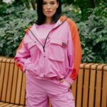 Dasha Astafieva Instagram - Бути собою… Це відчувати спокій та впевненість у своїх діях. Це робити те, що відгукується серцем. Це дозволяти собі розкіш проводити час, як подобається саме тобі. Це вбиратися в одяг, в якому ти почуваєшся комфортно. @intertop.ua повертає до себе та презентує нову колекцію спортивних костюмів ЕА7 i, в яких зручно робити справи до душі: гуляти містом чи насолоджуватися природою, бігати з собакою чи піти у кіно, вийти на свіже повітря з дитиною чи просто лежати вдома з книжкою та чаєм. Подвійний кайф відчувати ніжність не лише зсередини, але й зовні. Обирайте себе разом з @intertop.ua та @emporioarmani #ad