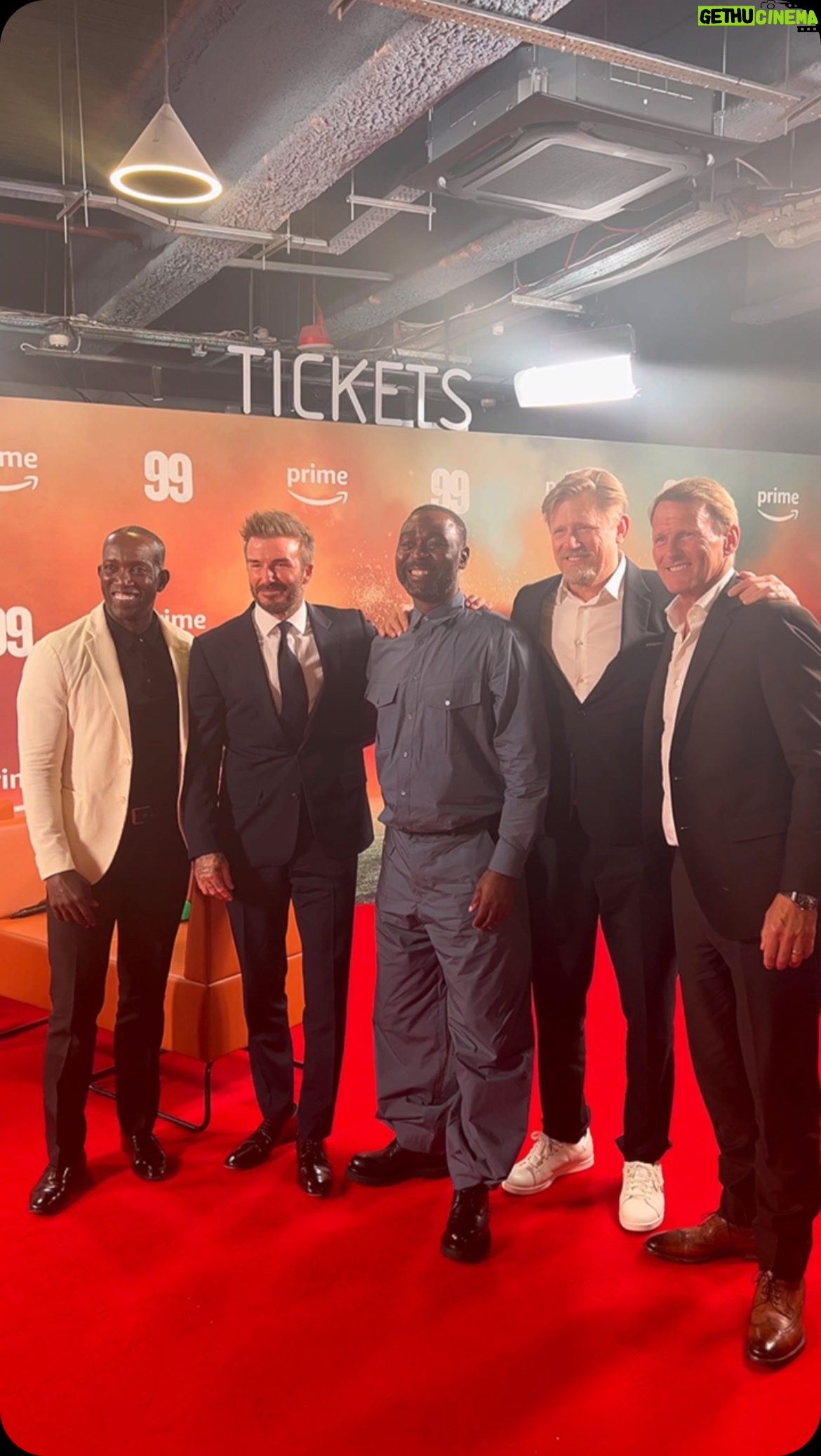 David Beckham Instagram - A special night back in Manchester with former team-mates, friends and family ❤️ Excited for the release of our 99 documentary on the 17th May 🎥 ⚽️ @primevideosport @studio99 @manchesterunited 🔴⚫️