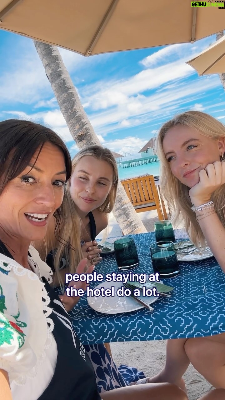Davina McCall Instagram - #ad omg the cooking classes on TUI BLUE holidays… u learn so much about the local cuisine 😍 Chef Mueen was born in the Maldives, lived here all his life… feel so lucky to take home the recipes he shared with us ❤️ @chessieking @brontekingg loved this day x @tuiuk