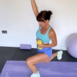 Davina McCall Instagram - So early morning workout today with @jaybsfitness and @richcallender … workout 4 of week 5 of our 6 week summer sculpt challenge on @ownyourgoalsdavina . I love thèse challenges for the same reason as you do x they make me work out even when I probably wouldn’t…. 💝💝🥰 more on own your goals in my bio