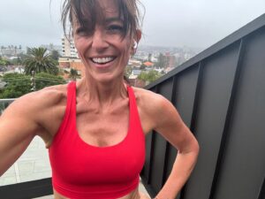 Davina McCall Instagram - I’m a bit quiet on here atm coz I’m in Australia seeing Tilly !!! Yayyyyy! ( my youngest daughter)
And my family ❤️🥰…. Had terrible jet lag this am but a run sorted me out … running by the sea is EPIC!!! Back soon x what’s happening?