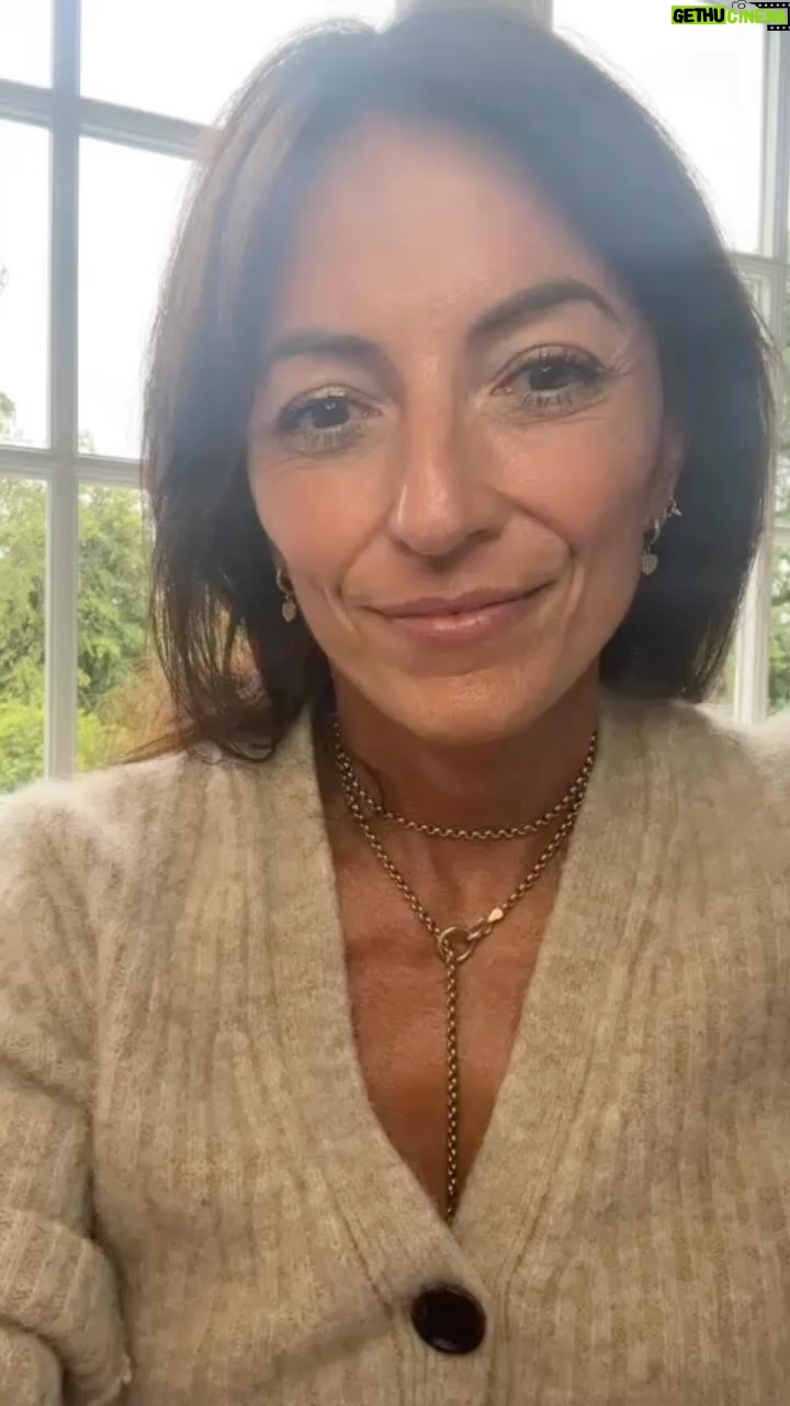 Davina McCall Instagram - WE’RE BACK ON MONDAY! ❤️ @nickyaacampbell @davinamccall Brand-new Long Lost Family series 13 is back on Monday 3rd July at 9 pm on ITV1 @itv #longlostfamily You can expect more incredible and moving stories of people desperate to find missing family.