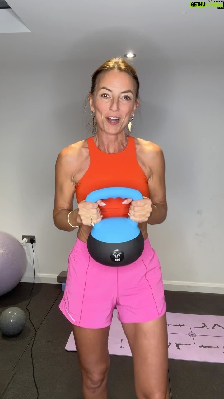 Davina McCall Instagram - #ad 💪🏻🙌🏻 A kettlebell workout to try .. mine are half price at @argos at the moment !! x argos.co.uk
