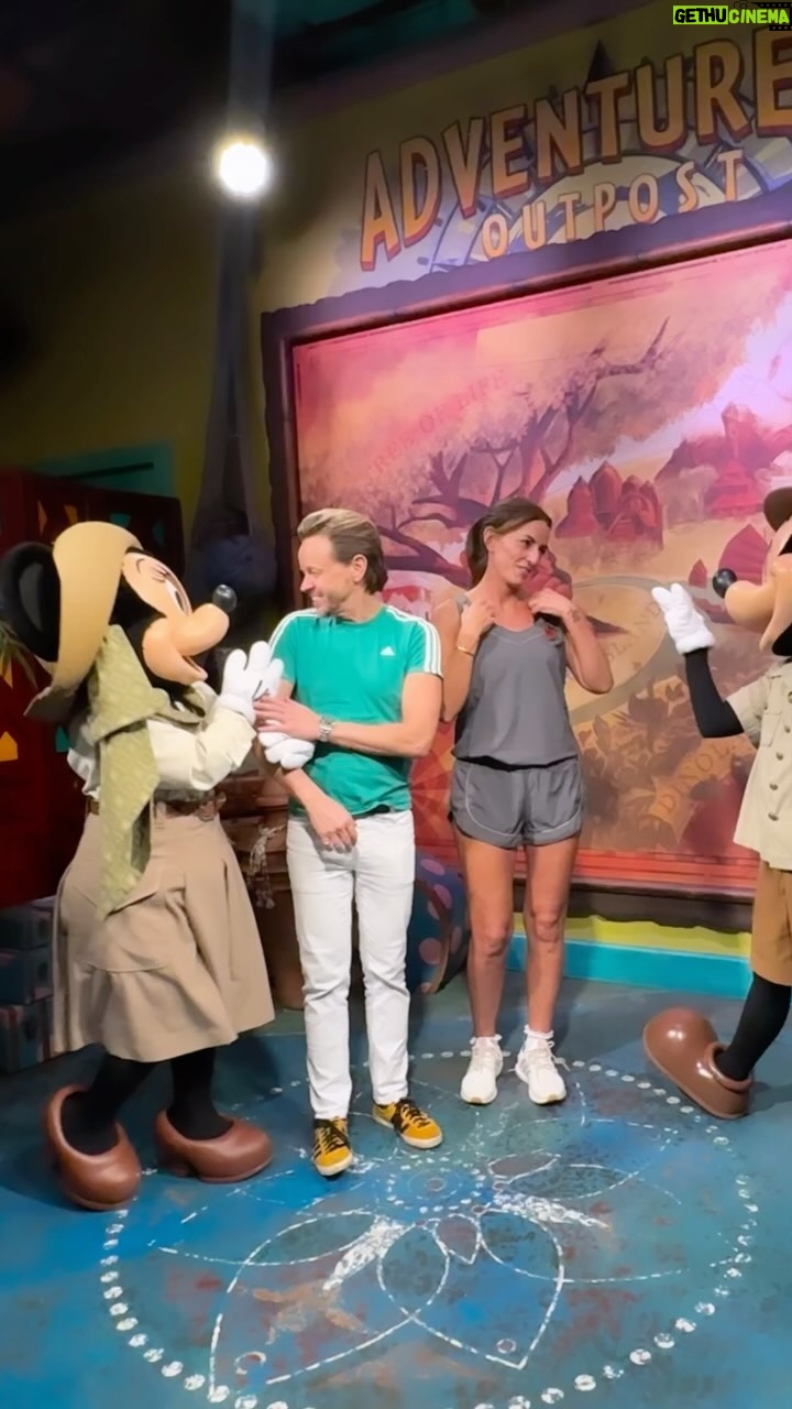 Davina McCall Instagram - Living our best lives !!! @mdlondon and I took our kids and their mates to @waltdisneyworld in Florida . Day 1 #animalkingdom love this park .. took them on the #avatar ride first … OMG it’s a simulator ( so many good rides for people that dont do rollercoasters ..) then safari .. they were blown away by this … the space is IMMENSE. We went to “Nepal” and did Everest … the ride obvs … 😂 and I took Chester to Chester and Hester’s Dinoland … and got very wet in the kali river rapids !!! Ask me any questions u want about it .. I’m an expert… to be transparent, we were gifted a guide … @waltdisneyworld #waltdisneyworld … #happyplace #wheredreamscometrue