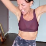 Davina McCall Instagram - THE FORCE WAS WITH ME PEOPLE 🎉 and @roachfordmusic . I had the great pleasure of meeting Andrew and watching him do a gig just for us at @mtv back in the 90s… he’s the loveliest man and this song still makes me feel AMAZING ! I just did a version of arms from toned in 10 from @ownyourgoalsdavina as a polisher after a row in the gym … put some weighted gloves on and just dance around !!! 😂😂😂😂😂😂 have a great day x