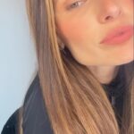 Dayane Mello Instagram – Ajude-me a escolher uma roupa ?? 👏👏 Elegante, estou sempre amando essa coleção. @robe.belle 🥰🥰 la mia collana con la lettera S è stata realizzata appositamente per me,🫶 @nelmondodialicee 💎💎💎 @zafiracollection_