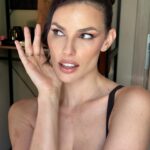 Dayane Mello Instagram - Oggi mi sento al settimo cielo grazie grazie grazie! Grazie 🦄🦄 Hairstylist: @elegancehair.salon Make-up : @roberta_carella_mua il bellissimo posto dei sogni @casanostraboutiquehotel ✨✨🌟✨🌟 @walkinginpalermo 🎥📸