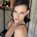 Dayane Mello Instagram - Oggi mi sento al settimo cielo grazie grazie grazie! Grazie 🦄🦄 Hairstylist: @elegancehair.salon Make-up : @roberta_carella_mua il bellissimo posto dei sogni @casanostraboutiquehotel ✨✨🌟✨🌟 @walkinginpalermo 🎥📸