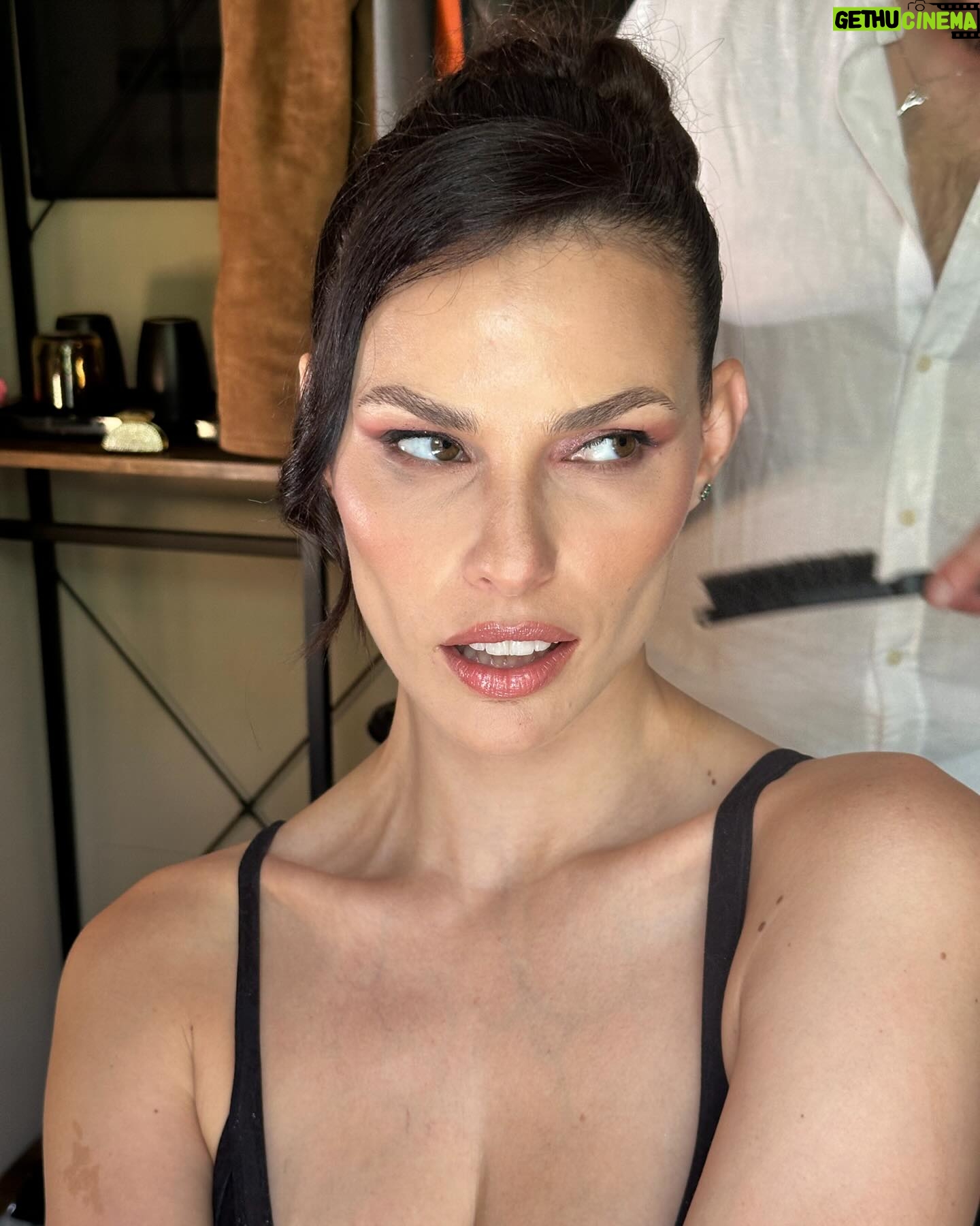 Dayane Mello Instagram - Oggi mi sento al settimo cielo grazie grazie grazie! Grazie π¦π¦ Hairstylist: @elegancehair.salon Make-up : @roberta_carella_mua il bellissimo posto dei sogni @casanostraboutiquehotel β¨β¨πβ¨π @walkinginpalermo π₯πΈ