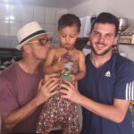 Dayane Mello Instagram - PAI- obrigado por todas as broncas, elas me ensinaram a ser mais humano, mais amigo e dar valor a vida, ao meu próximo e a respeitar o mundo a minha volta, obrigado pai por todo amor dedicado, o senhor foi perfeito, o seu amor me mostrou que vale à pena ser gentil com as pessoas e valorizar a cada gesto de carinho. Pai! Aprendi com você que a vida é cheia de obstáculos, ondas, castelos de areia, muros e quebra-cabeças. Mas também aprendi que para cada dificuldade existe uma solução! MÃE - Saudades de alguém que ainda não conheci completamente, alguém cujas glórias e derrotas não compartilhei. Uma saudade que transcende a familiaridade, uma conexão que ainda não foi plenamente explorada. É como sentir falta de uma história ainda não escrita, uma nostalgia pelo que poderia ser. Essa saudade é um convite para descobrir mais, para mergulhar nas profundezas de uma alma desconhecida e encontrar as nuances que tornam essa pessoa única. É um sentimento intrigante, uma mistura de curiosidade e anseio, alimentando a imaginação com possibilidades infinitas. Hoje o céu está em festa comemorando seu aniversário, mãe! Seu espírito vive em cada ato de bondade e em cada lembrança que guardamos com tanto carinho. Feliz aniversário amores da minha VIDA ❤️❤️