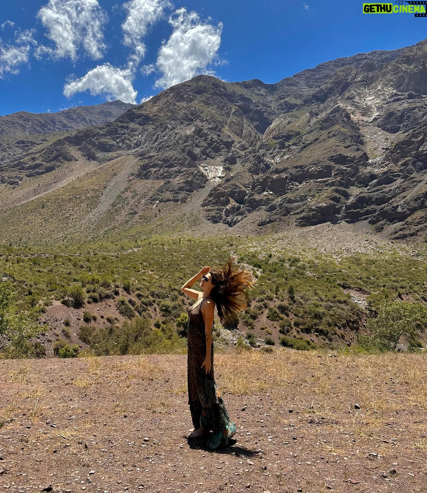 Dayane Mello Instagram - Ela É amiga, confidente, irmã de alma, de coração. Com ela não tem tempo ruim. Seu abraço acolhe. Suas palavras acalmam. Sua alegria contagia. Ela sempre estará lá, independente da distância e do tempo. Sua amizade é para sempre. @van__camargo @cerejaverde