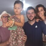 Dayane Mello Instagram - PAI- obrigado por todas as broncas, elas me ensinaram a ser mais humano, mais amigo e dar valor a vida, ao meu próximo e a respeitar o mundo a minha volta, obrigado pai por todo amor dedicado, o senhor foi perfeito, o seu amor me mostrou que vale à pena ser gentil com as pessoas e valorizar a cada gesto de carinho. Pai! Aprendi com você que a vida é cheia de obstáculos, ondas, castelos de areia, muros e quebra-cabeças. Mas também aprendi que para cada dificuldade existe uma solução! MÃE - Saudades de alguém que ainda não conheci completamente, alguém cujas glórias e derrotas não compartilhei. Uma saudade que transcende a familiaridade, uma conexão que ainda não foi plenamente explorada. É como sentir falta de uma história ainda não escrita, uma nostalgia pelo que poderia ser. Essa saudade é um convite para descobrir mais, para mergulhar nas profundezas de uma alma desconhecida e encontrar as nuances que tornam essa pessoa única. É um sentimento intrigante, uma mistura de curiosidade e anseio, alimentando a imaginação com possibilidades infinitas. Hoje o céu está em festa comemorando seu aniversário, mãe! Seu espírito vive em cada ato de bondade e em cada lembrança que guardamos com tanto carinho. Feliz aniversário amores da minha VIDA ❤️❤️