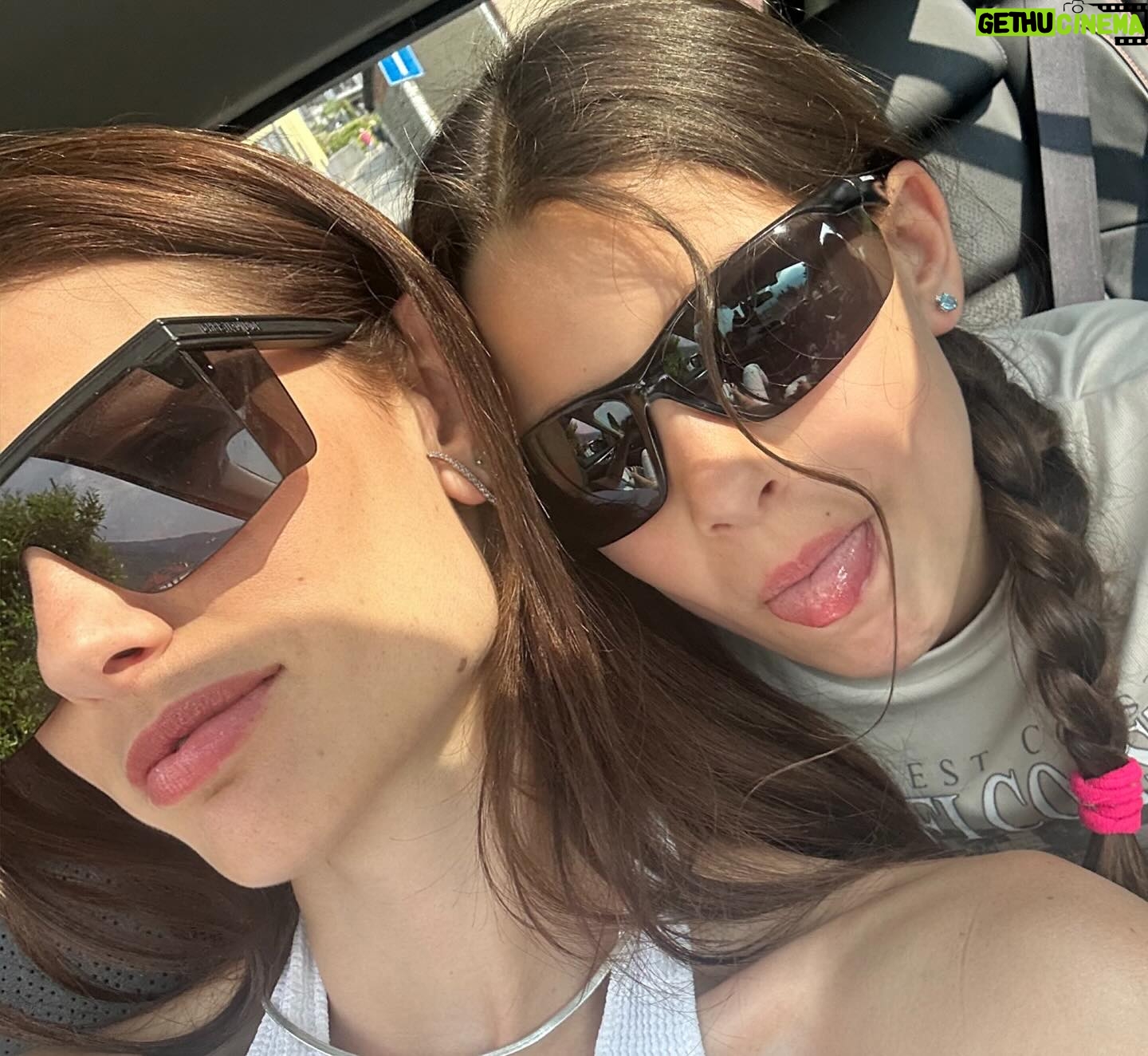 Dayane Mello Instagram - weekend per la festa della mamma ❤️ #torino Buona festa della mamma! Un amore più forte di ogni cosa, più ostinato di ogni cosa, più duraturo di ogni cosa, è solo l'amore di una madre! Affetto immenso e sfrenato, la mamma è un essere infinito! Essere madre è una missione divina e in questa missione rappresenti l'amore, la sicurezza, l'amicizia e il rispetto!! Possa la festa della tua mamma essere meravigliosa e benedetta!!
