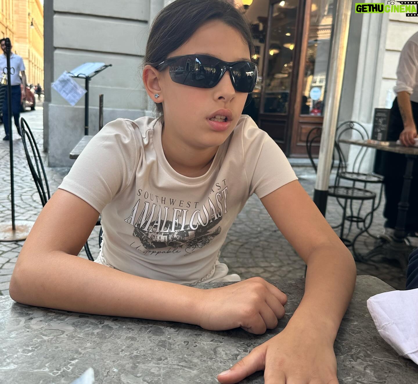 Dayane Mello Instagram - weekend per la festa della mamma ❤️ #torino Buona festa della mamma! Un amore più forte di ogni cosa, più ostinato di ogni cosa, più duraturo di ogni cosa, è solo l'amore di una madre! Affetto immenso e sfrenato, la mamma è un essere infinito! Essere madre è una missione divina e in questa missione rappresenti l'amore, la sicurezza, l'amicizia e il rispetto!! Possa la festa della tua mamma essere meravigliosa e benedetta!!