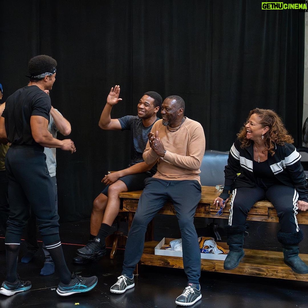 Debbie Allen Instagram - ‘Fetch Clay, Make Man’ has been an incredible, creative, and inspiring experience for my directorial debut with @CTGLA with a brilliant play by @WillPower7 and an amazing cast - @Ray8Fisher, @EdwinLeeGibson, @AlexisGFloyd, @BNozick, @WilkieFerguson and Freddie L. Fleming. This is not to be missed! 🙏🏼❤️