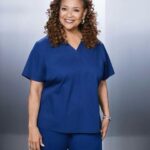 Debbie Allen Instagram - Season 20 of @GreysABC starts TONIGHT at 9/8c! ✨🎥 This season is going to be EPIC! Don't miss it 💋 • • • • #greysanatomy #hulu #newseason