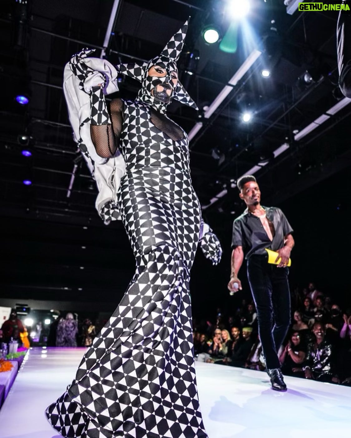 Debbie Allen Instagram - Honey, I'm still basking in these moments from the Remember My Name Ball, celebrating Pride, Love and Acceptance! 💋🪩 Grateful to everyone who made this night Truly Glorious! THANK YOU to @jackmizrahi, @thebillyporter, @jordanecooper, @lenawaithe, @sirjohn, @dashaunwesley, our sponsors, House judges, the amazing performers, @officialdadance ensemble, and all who came to show their support. 📸: @leetonksphotography
