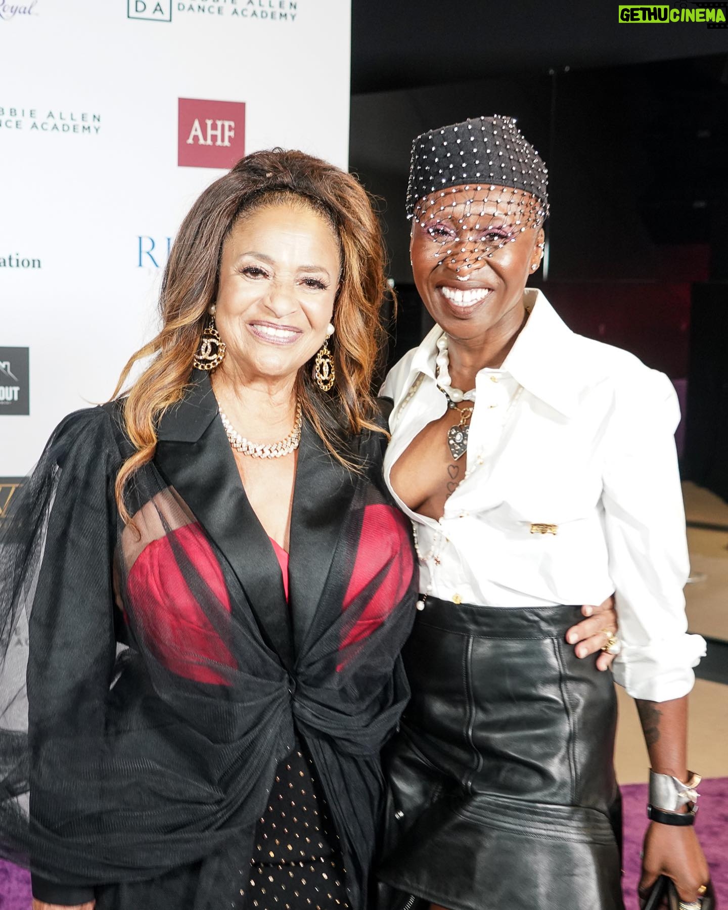 Debbie Allen Instagram - Honey, I'm still basking in these moments from the Remember My Name Ball, celebrating Pride, Love and Acceptance! 💋🪩 Grateful to everyone who made this night Truly Glorious! THANK YOU to @jackmizrahi, @thebillyporter, @jordanecooper, @lenawaithe, @sirjohn, @dashaunwesley, our sponsors, House judges, the amazing performers, @officialdadance ensemble, and all who came to show their support. 📸: @leetonksphotography
