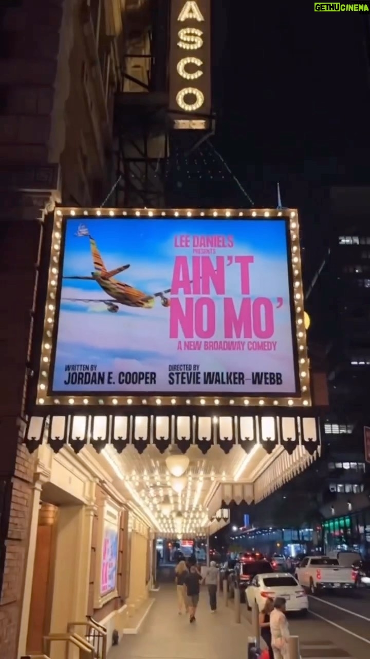 Debbie Allen Instagram - Hey NYC! π½Donβt miss @AintNoMoBway! From the Creator of @TheMsPatShow ππΌππΌβ€οΈπ Tickets are on sale now at the link in their bio!