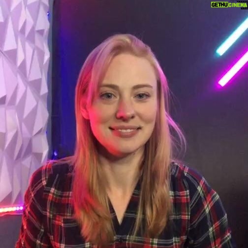 Deborah Ann Woll Instagram - Signings for True Blood on Streamily!! Thanks everyone!!