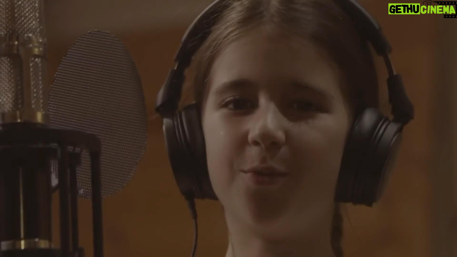 Debra Messing Instagram - The children of Israel are calling the world: Stand by me. Stand with us. Stand with Israel. The only thing that would make this more beautiful is if it were Israeli and Palestinian children singing together. We are all suffering. I thought hearing these beautiful voices would be a momentary balm. It is for ALL the children in Israel. They deserve to live free, free from fear, and terror, and loss, and hatred, bombs and missiles. I pray for peace. People who volunteered and took part in this important project: Music producer: Roi Cohen Cinematography: Adam Nahmod and Matan Shavit Video editing: Yeela Taragano Producer Assistant: Avital Fighel Recorded by Kobi Farhi and Guy Sages at Mitzlo Recording Studios Mixed by Ofer Froind Creator and Producer: Ifat Orgad And of course to all kids who participated. ๐๐ฎ๐ฑ #israel #children #war