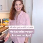 Debra Messing Instagram - HAPPY FRIDAY!!!!! Since it is raining and looks like it will through the weekend I wanted to make something comforting, warm, healthy and easy. We’re talking #kindergartenkitchen easy. This is a Greek stew called Arakas. It’s vegan and even I can do it! It’s got potato, peas, carrots, onion, garlic, dill, olive oil, tomato paste and vegan Feta cheese! I put more tomato base than the recipe normally calls for, and I also add more crumbled feta when I’m ready to eat! But- you do you! I imagine it would be yummy over orzo or rice? That’s more like 2nd grade kitchen. A special shout-out to @hungry.happen for being the inspiration behind this recipe! I love taking recipes I find from friends on the internet and putting my own twist on them! •1/2 cup olive oil •1 small onion, diced •3 cloves garlic, minced •2 tbs tomato paste (I add more) •salt and pepper to taste •3 medium gold potatoes, cut into small chunks •24 oz frozen sweet peas and carrots, rinsed •1/4 cup fresh parsley, chopped •1/4 cup fresh dill, chopped •1 cup water •4 oz feta cheese, crumbled #veganrecipes #greekfood #greekrecipes