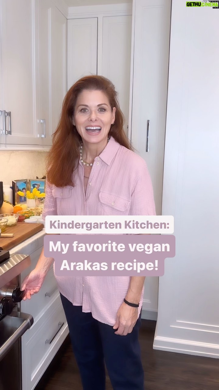 Debra Messing Instagram - HAPPY FRIDAY!!!!! Since it is raining and looks like it will through the weekend I wanted to make something comforting, warm, healthy and easy. We’re talking #kindergartenkitchen easy. This is a Greek stew called Arakas. It’s vegan and even I can do it! It’s got potato, peas, carrots, onion, garlic, dill, olive oil, tomato paste and vegan Feta cheese! I put more tomato base than the recipe normally calls for, and I also add more crumbled feta when I’m ready to eat! But- you do you! I imagine it would be yummy over orzo or rice? That’s more like 2nd grade kitchen. A special shout-out to @hungry.happen for being the inspiration behind this recipe! I love taking recipes I find from friends on the internet and putting my own twist on them! •1/2 cup olive oil •1 small onion, diced •3 cloves garlic, minced •2 tbs tomato paste (I add more) •salt and pepper to taste •3 medium gold potatoes, cut into small chunks •24 oz frozen sweet peas and carrots, rinsed •1/4 cup fresh parsley, chopped •1/4 cup fresh dill, chopped •1 cup water •4 oz feta cheese, crumbled #veganrecipes #greekfood #greekrecipes
