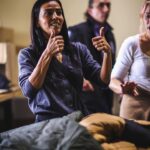 Debra Messing Instagram - I know we all feel helpless and are hurting because of all the discord in the world. I was feeling overwhelmed with sadness and not able to simply function. I am grateful to @elsamariecollins and @thisisabouthumanity for inviting me to help pass out 700 coats to newly arrived asylum seekers In New York with @americaferrera and @busyphilipps and many others. For anyone who is struggling right now, you might want to consider volunteering, even for just a few hours, in your local communities. There are so many organizations that can use a helping hand. Thank you to @thisisabouthumanity for bringing community together in service of others and to the @nycemergencymanagement @zachiscol for coordinating the visit and for all the important work you are doing. You bring light and hope.