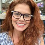 Debra Messing Instagram - What a thrill it was to be at the Men’s Finals at the US Open! A great match, even if it was in straight sets. The @usopen is my favorite thing to happen each year. I grew up on tennis. My brother played competitively so it was McEnroe, Borg, Navratilova, Everett, Graff, Davenport, Agassi, Sampras, Federer, Williams, and you know the rest! Watching athletes at the top of their sport is always awe inspiring, but to watch it live? Unforgettable. Thank you @lavazzausa for being such gracious hosts to my brother and me. Grazia! You never know who you’re going to run into. @stephruhle and @shilpay was in the box next to ours. Until next year, and congratulations to all the extraordinary players who competed this year. See you next year. 🤞🏼 #USOpen #MensFinals #NovakDokovic #medvedev