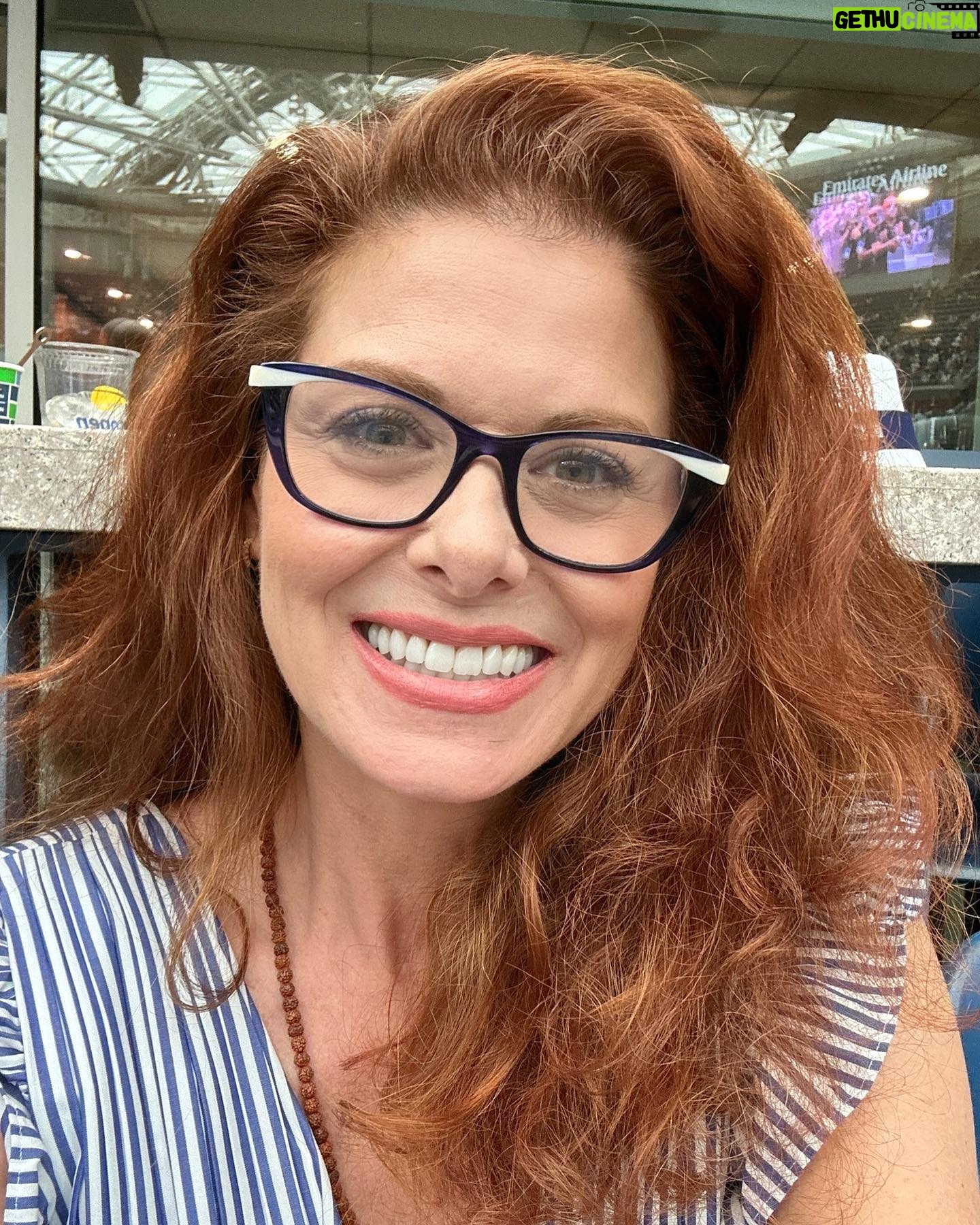 Debra Messing Instagram - What a thrill it was to be at the Men’s Finals at the US Open! A great match, even if it was in straight sets. The @usopen is my favorite thing to happen each year. I grew up on tennis. My brother played competitively so it was McEnroe, Borg, Navratilova, Everett, Graff, Davenport, Agassi, Sampras, Federer, Williams, and you know the rest! Watching athletes at the top of their sport is always awe inspiring, but to watch it live? Unforgettable. Thank you @lavazzausa for being such gracious hosts to my brother and me. Grazia! You never know who you’re going to run into. @stephruhle and @shilpay was in the box next to ours. Until next year, and congratulations to all the extraordinary players who competed this year. See you next year. 🤞🏼 #USOpen #MensFinals #NovakDokovic #medvedev
