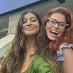 Debra Messing Instagram - What a thrill it was to be at the Men’s Finals at the US Open! A great match, even if it was in straight sets. The @usopen is my favorite thing to happen each year. I grew up on tennis. My brother played competitively so it was McEnroe, Borg, Navratilova, Everett, Graff, Davenport, Agassi, Sampras, Federer, Williams, and you know the rest! Watching athletes at the top of their sport is always awe inspiring, but to watch it live? Unforgettable. Thank you @lavazzausa for being such gracious hosts to my brother and me. Grazia! You never know who you’re going to run into. @stephruhle and @shilpay was in the box next to ours. Until next year, and congratulations to all the extraordinary players who competed this year. See you next year. 🤞🏼 #USOpen #MensFinals #NovakDokovic #medvedev