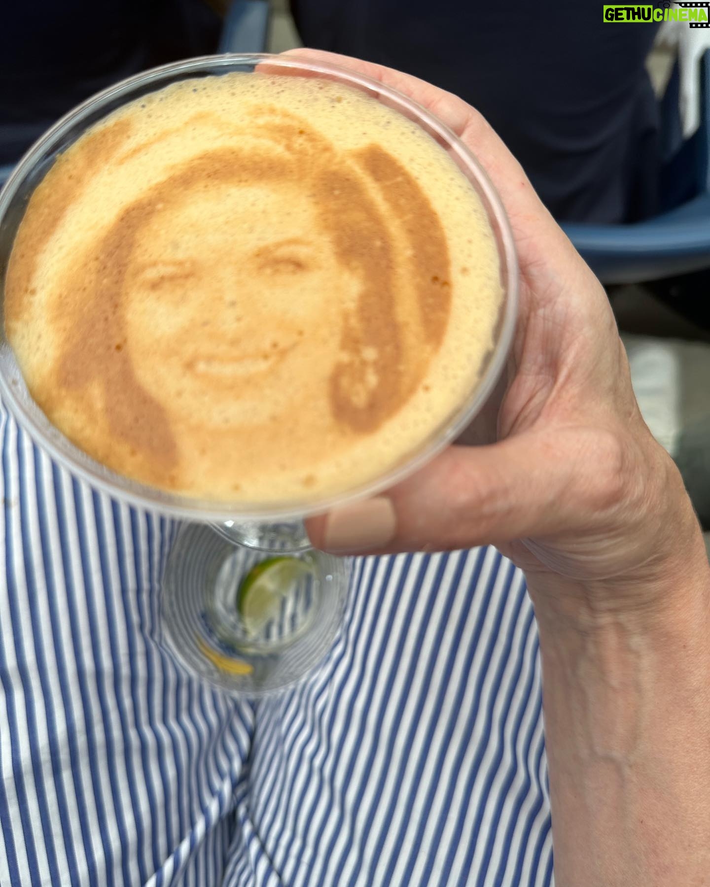 Debra Messing Instagram - What a thrill it was to be at the Men’s Finals at the US Open! A great match, even if it was in straight sets. The @usopen is my favorite thing to happen each year. I grew up on tennis. My brother played competitively so it was McEnroe, Borg, Navratilova, Everett, Graff, Davenport, Agassi, Sampras, Federer, Williams, and you know the rest! Watching athletes at the top of their sport is always awe inspiring, but to watch it live? Unforgettable. Thank you @lavazzausa for being such gracious hosts to my brother and me. Grazia! You never know who you’re going to run into. @stephruhle and @shilpay was in the box next to ours. Until next year, and congratulations to all the extraordinary players who competed this year. See you next year. 🤞🏼 #USOpen #MensFinals #NovakDokovic #medvedev