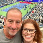 Debra Messing Instagram - What a thrill it was to be at the Men’s Finals at the US Open! A great match, even if it was in straight sets. The @usopen is my favorite thing to happen each year. I grew up on tennis. My brother played competitively so it was McEnroe, Borg, Navratilova, Everett, Graff, Davenport, Agassi, Sampras, Federer, Williams, and you know the rest! Watching athletes at the top of their sport is always awe inspiring, but to watch it live? Unforgettable. Thank you @lavazzausa for being such gracious hosts to my brother and me. Grazia! You never know who you’re going to run into. @stephruhle and @shilpay was in the box next to ours. Until next year, and congratulations to all the extraordinary players who competed this year. See you next year. 🤞🏼 #USOpen #MensFinals #NovakDokovic #medvedev