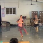Deepika Singh Instagram - Celebrated dance day with the legendary @sujatamohapatra_official workshop organised by @sanatansc sir. Thank you @sanatansc sir for organising this two days enriching workshop . Thank you @thearshiyasharma for coming along and enjoying our workshop , also a big Thank you to you @thearshiyasharma for shooting these videos ❤️🙏🏻. . . #Guru #sujatamohapatra #internationaldanceday #padmavibhushan #gurukelucharanmohapatra #odissi #classicaldancer #deepikasingh