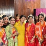 Deepika Singh Instagram - Yesterday with the legendary @sujatamohapatra_official mam & her troup . Totally enjoyed her divine performance at @ncpamumbai in Mudra Dance festival. . . #odissi #sujatamohapatra #sanatanchakarvarty #dancefestival #classicaldance #classicaldancer #deepikasingh