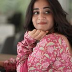 Deepthi Sunaina Instagram - సమయం వెనుకే చేసా పయనం✨ #deepthisunaina . . . . . 📸: @thehashtag_photography
