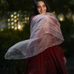 Deepthi Sunaina Instagram - ఓ వెండి వెన్నెల దిగి ర ఇలా అమ్మ కొంగులో చంటి పాపాల మబ్బు చాటునే ఉంటె ఎలా ✨❤️ #deepthisunaina PC: @thehashtag_photography