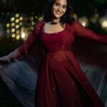 Deepthi Sunaina Instagram - ఓ వెండి వెన్నెల దిగి ర ఇలా అమ్మ కొంగులో చంటి పాపాల మబ్బు చాటునే ఉంటె ఎలా ✨❤️ #deepthisunaina PC: @thehashtag_photography