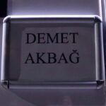 Demet Akbağ Instagram - Gece gündüz setteyiz! Akşam için hazırız. @akrep.dizi @startv @1441productions #akrepdizi