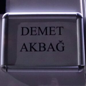 Demet Akbağ Instagram - Gece gündüz setteyiz! Akşam için hazırız.  @akrep.dizi @startv @1441productions #akrepdizi