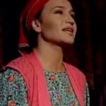 Demet Akbağ Instagram - Su gelir güldür güldür🎼 #hacer #1995 @bkmonline